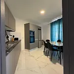 Qawra 2 Bed - Church Square - By Hostmt