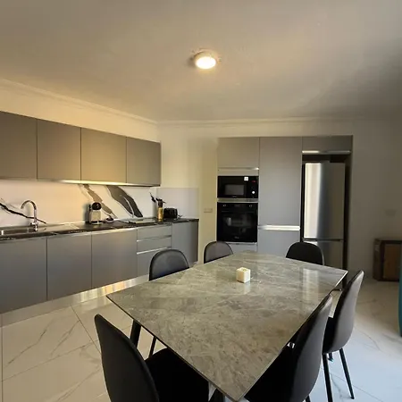 Apartman Qawra 2 Bed - Church Square - By Hostmt *