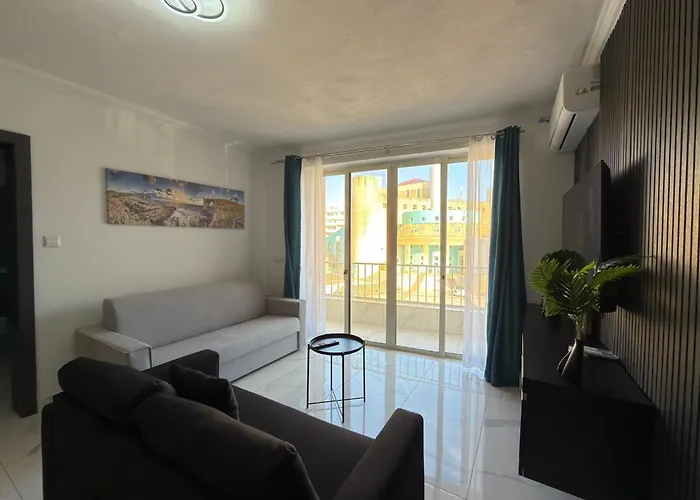 Qawra 2 Bed - Church Square - By Hostmt