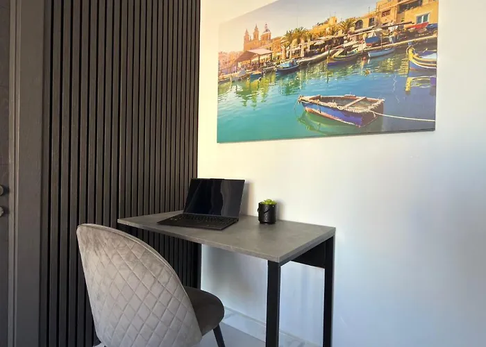 Qawra 2 Bed - Church Square - By Hostmt Apartment