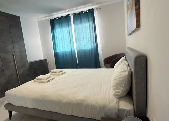 Qawra 2 Bed - Church Square - By Hostmt *