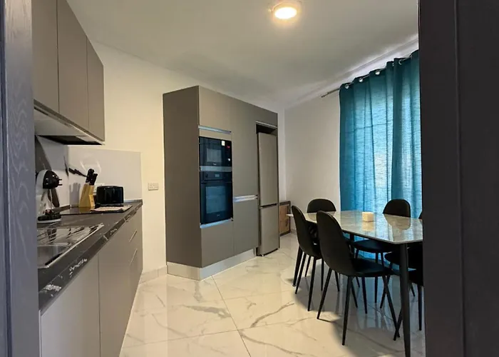 Qawra 2 Bed - Church Square - By Hostmt