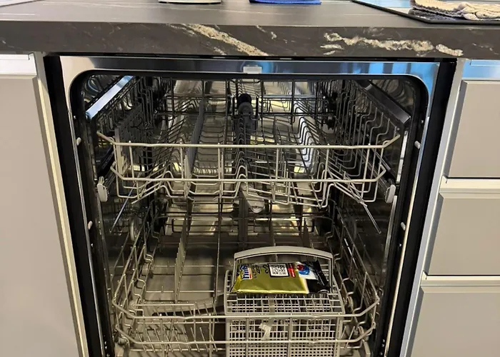 Qawra 2 Bed - Church Square - By Hostmt *