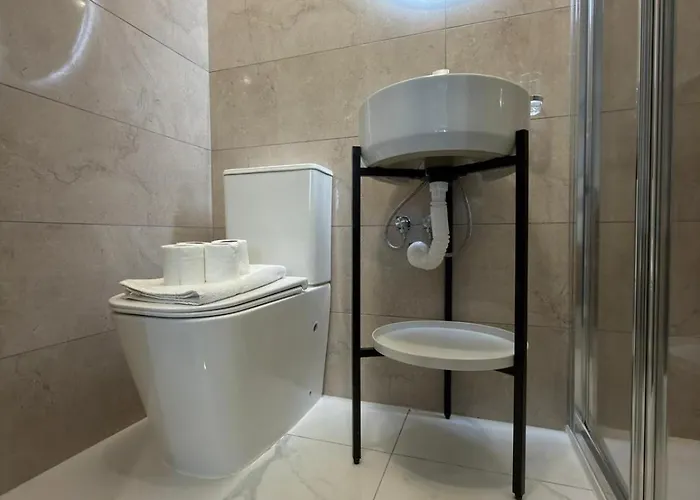 Qawra 2 Bed - Church Square - By Hostmt Apartament St. Paul's Bay