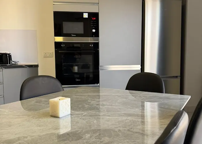 Qawra 2 Bed - Church Square - By Hostmt