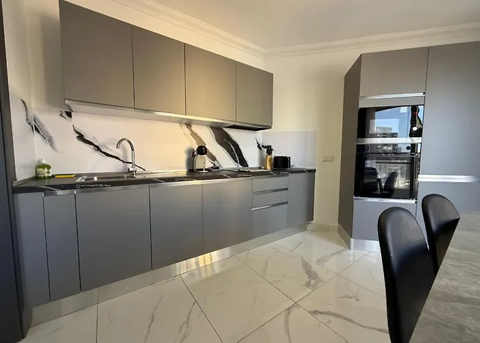 Apartament Qawra 2 Bed - Church Square - By Hostmt St. Paul's Bay