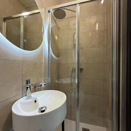 Qawra 2 Bed - Church Square - By Hostmt דירה